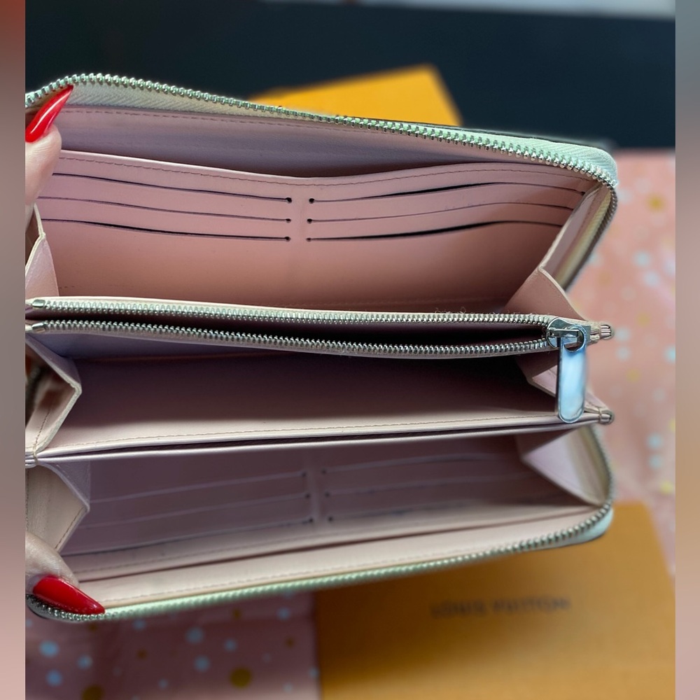 Louis Vuitton Mahina Monogram Wallet - Picture 12 of 16
